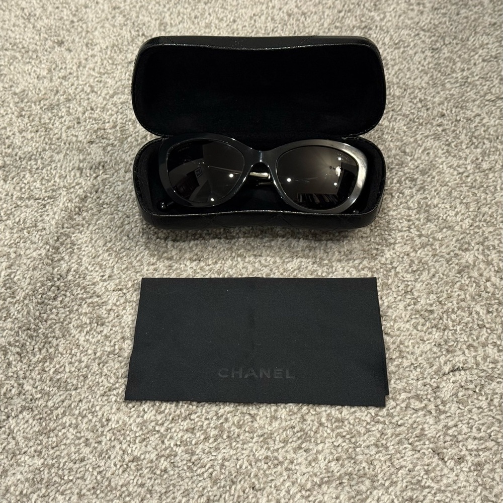 CHANEL Polarized Butterfly Winter Pearl Sunglasses in Black